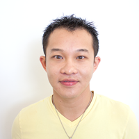 Clear photo of a man with even lighting and no shadows. 