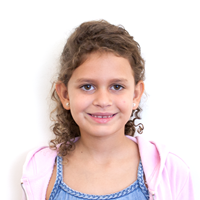 Clear photo of a child with even lighting and no shadows.